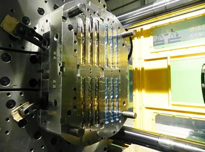 Kétlövésű fröccsöntés Kétlövésű fröccsöntés