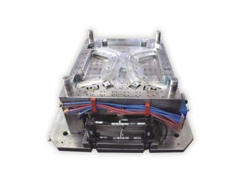 Plastic injection mold